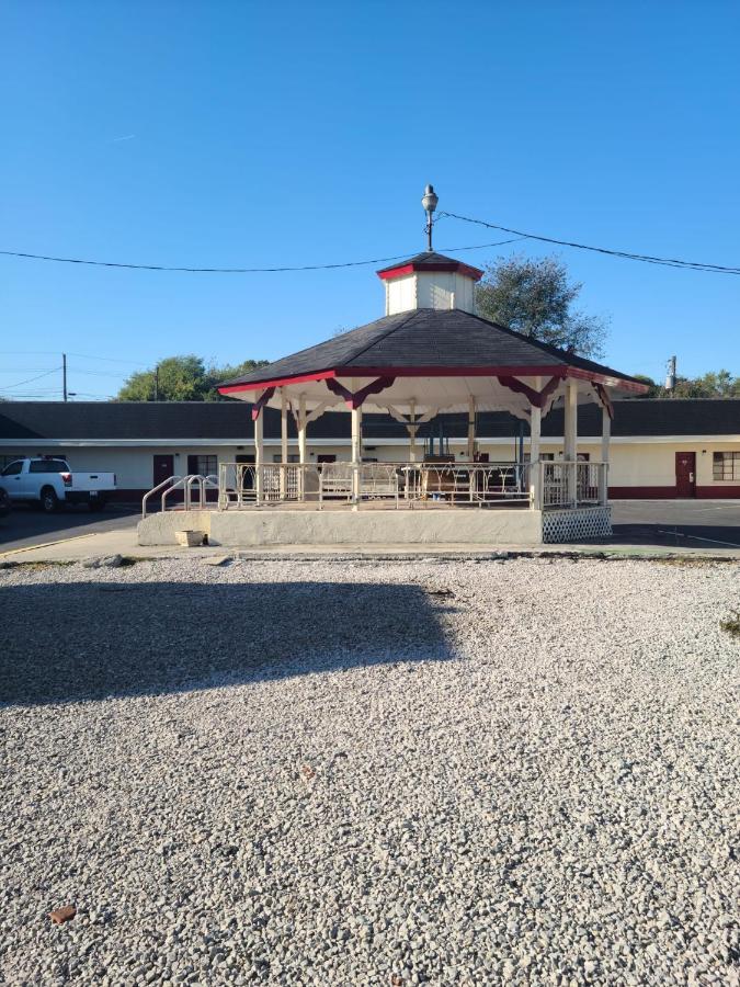 Etown Motel Elizabethtown Exterior photo
